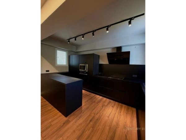 Tirane, shitet apartament 3+1 Kati 1, 170 m² 660.000 € (Long Hill)