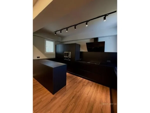 Tirane, shitet apartament 3+1 Kati 1, 170 m² 660.000 € (Long Hill)