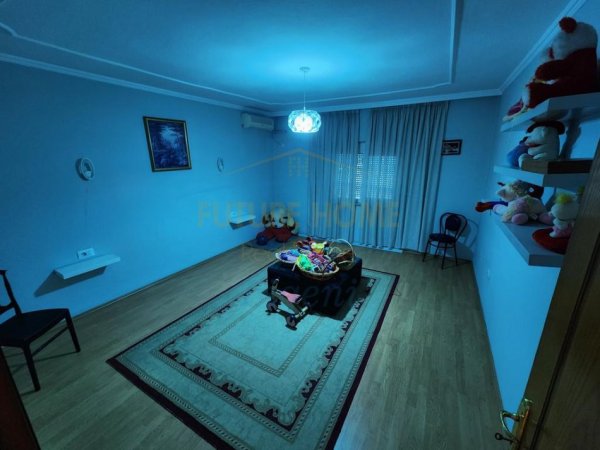 Tirane, shitet apartament 3+1+Ballkon Kati 7, 163 m² 330.000 € (Komuna e Parisit)