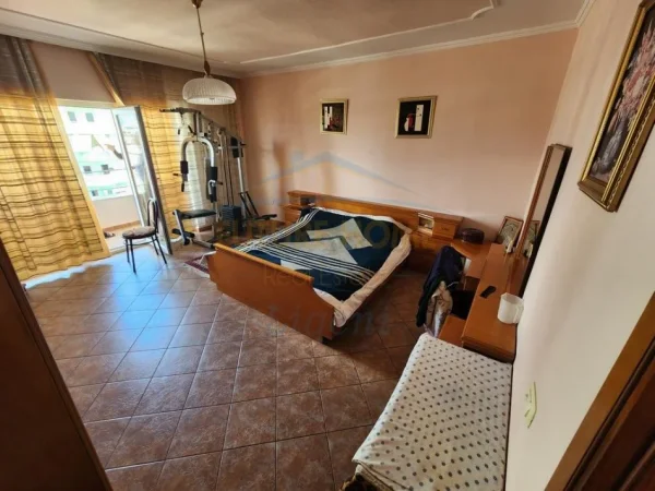 Tirane, shitet apartament 3+1+Ballkon Kati 7, 163 m² 330.000 € (Komuna e Parisit)