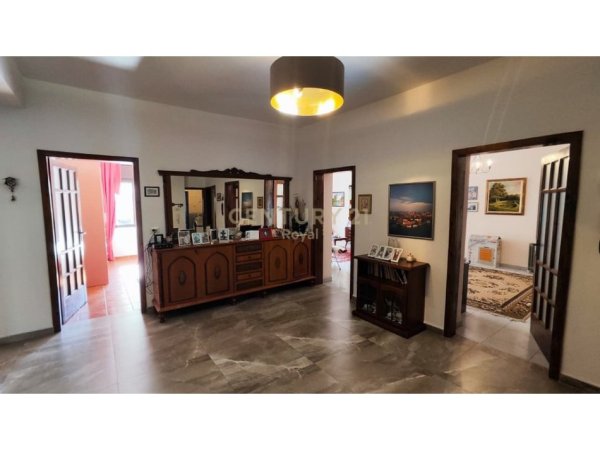 Tirane, shitet apartament 4+1 Kati 1, 164 m² 350.000 € (Myslym Shyri)