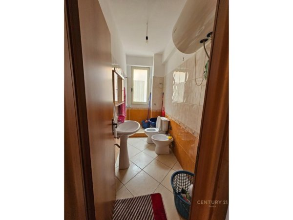 Tirane, jepet me qera apartament 2+1 Kati 2, 94 m² 600 € (Kopeshti Zologjik)