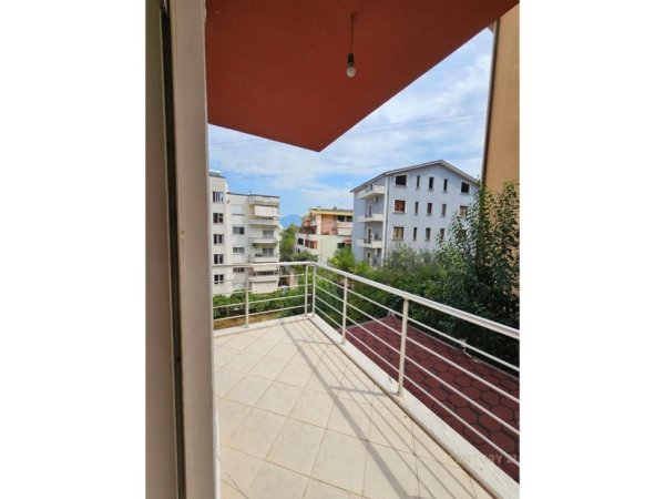 Tirane, jepet me qera apartament 2+1 Kati 2, 94 m² 600 € (Kopeshti Zologjik)