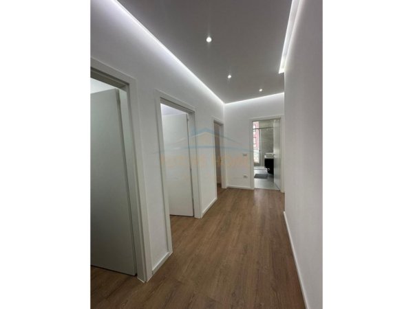 Tirane, shitet apartament 3+1+Ballkon Kati 3, 150 m² 350.000 € (Bulevardi i Ri)