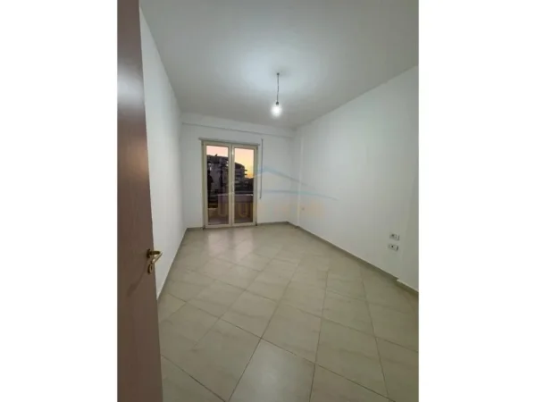 Tirane, shitet apartament 1+1+Ballkon Kati 2, 77 m² 107.000 € (Fresku)