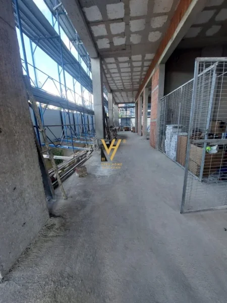 Tirane, shitet dyqan Kati 0, 103 m² 570.000 € (ALI DEMI)