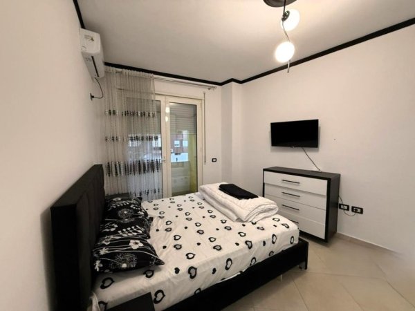 Tirane, jepet me qera apartament 2+1 Kati 4, 111 m² 800 € (Liqeni i Thate)