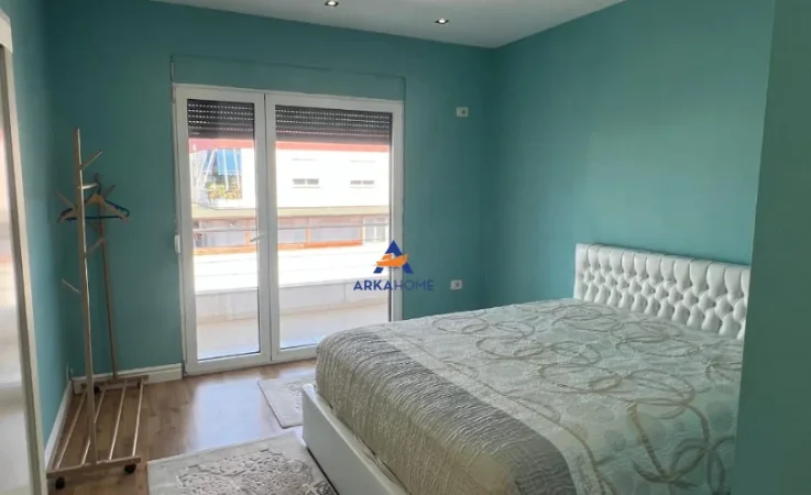 Tirane, jepet me qera apartament 2+1+Ballkon Kati 8, 120 m² 519 € (astir)