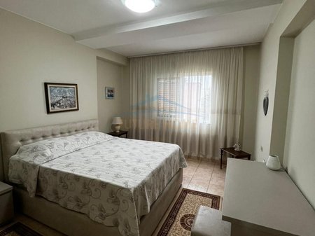 Tirane, jepet me qera apartament 2+1 Kati 4, 106 m² 750 € 