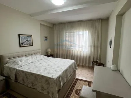 Tirane, jepet me qera apartament 2+1 Kati 4, 106 m² 750 € 
