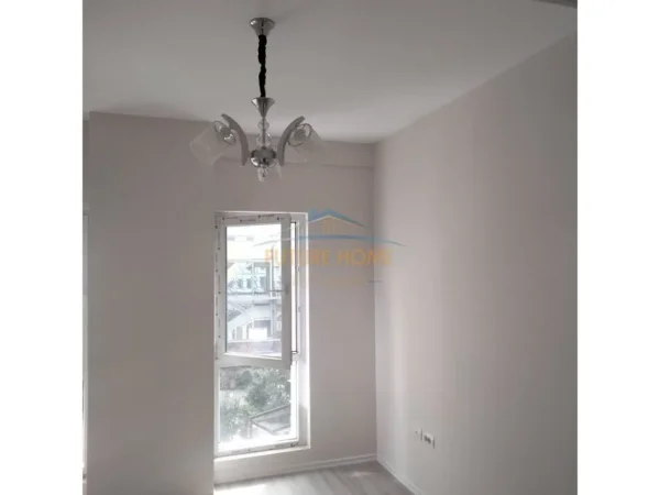 Tirane, jepet me qera apartament 2+1+Ballkon Kati 2, 93 m² 700 € 