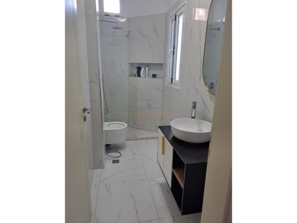 Vlore, jepet me qera apartament 1+1 Kati 2, 82 m² 600 € (Lungomare)