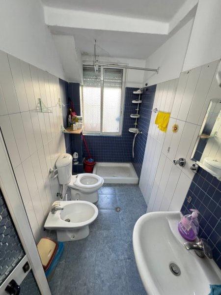 Tirane, jepet me qera zyre Kati 2, 90 m² 500 € 