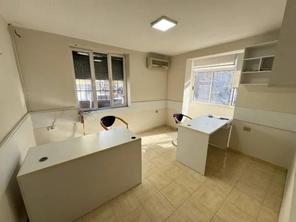 Tirane, jepet me qera zyre Kati 2, 90 m² 450 €