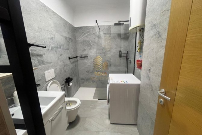 Tirane, jepet me qera apartament 3+1+Ballkon Kati 4, 121 m² 1.200 € (Rruga Hamdi Garunja)