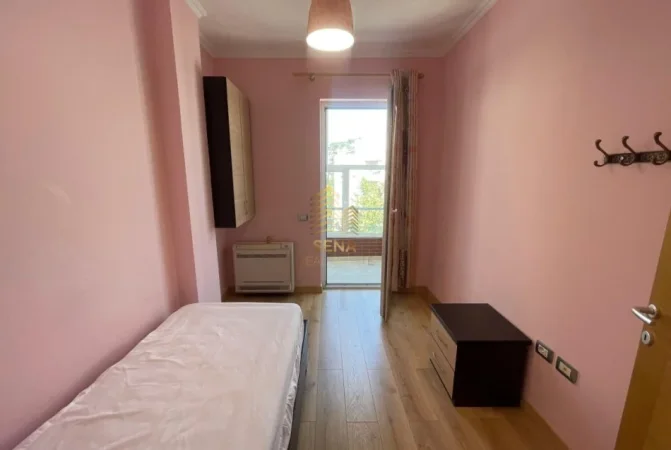 Tirane, jepet me qera apartament 3+1+Ballkon Kati 4, 121 m² 1.200 € (Liqeni i Thate)