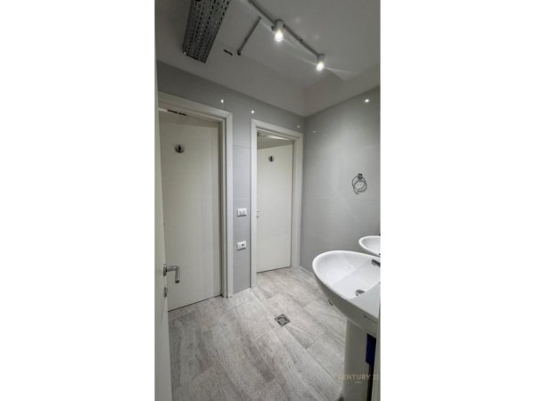 Tirane, jepet me qera zyre Kati 7, 180 m² 3.000 € (Kika 2)