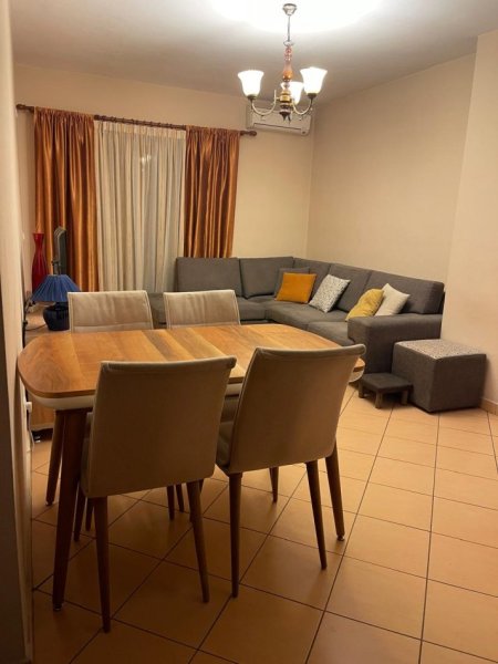 Tirane, jepet me qera apartament 1+1 Kati 4, 70 m² 520 € (Pallati me Shigjeta)