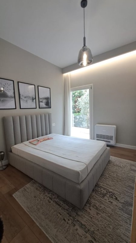 Tirane, jepet me qera apartament 3+1 Kati 1, 140 m² 1.500 € (KOPESHTI BOTANIK)