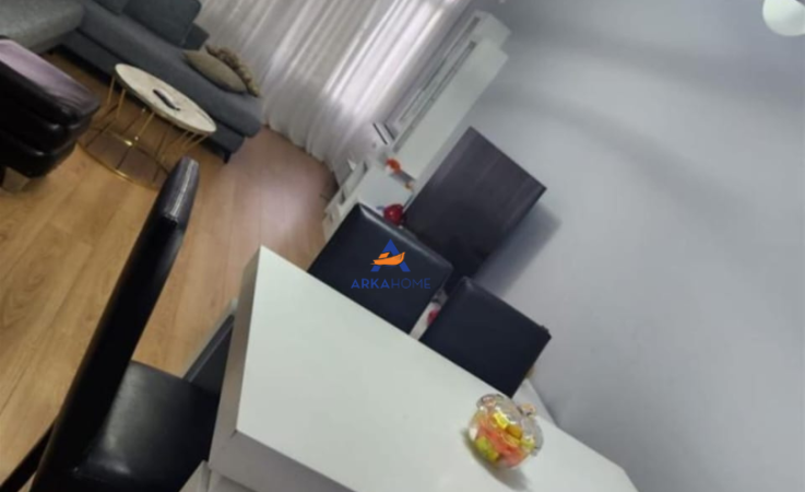 Tirane, jepet me qera apartament 2+1+Ballkon Kati 1, 100 m² 726 € (laprake)