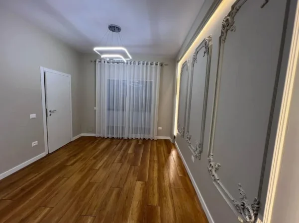 Tirane, jepet me qera apartament 1+1+Ballkon Kati 4, 61 m² 550 € (rruga e kavajes)