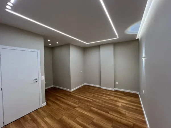 Tirane, jepet me qera apartament 1+1+Ballkon Kati 4, 61 m² 550 € (rruga e kavajes)