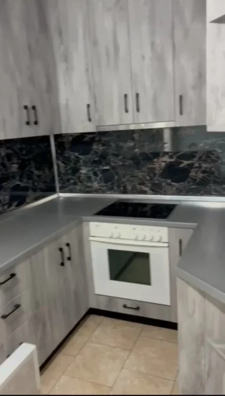 Tirane, jepet me qera apartament 2+1 Kati 3, 290 € 