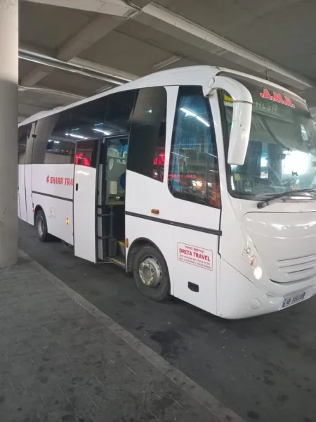 Tirane, shes Autobus Mercedes Nafte, e bardhë manuale Kondicioner 20.000 €