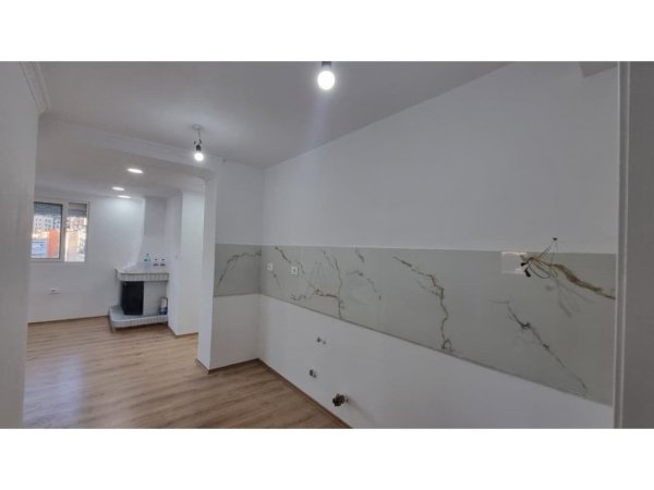 Tirane, shitet apartament 2+1+Ballkon Kati 6, 72 m² 162.000 € (Stadiumi Dinamo)