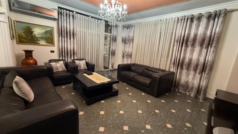 Tirane, jepet me qera apartament 3+1+Ballkon Kati 3, 120 m² 750 € (Komuna e Parisit)