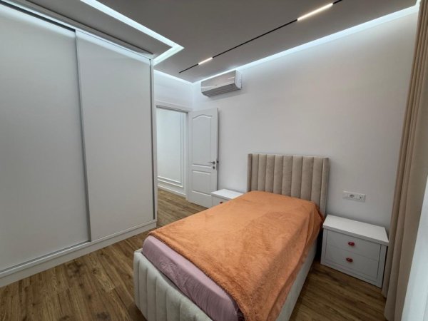 Tirane, jepet me qera apartament 2+1 , 103 m² 1.000 € (Bulevardi i Ri)