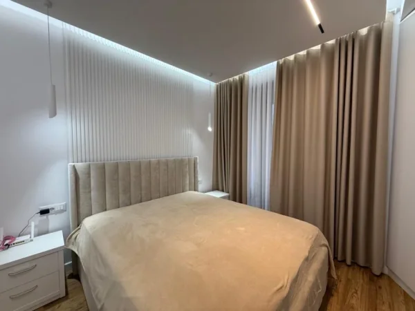 Tirane, jepet me qera apartament 2+1 , 103 m² 1.000 € (Bulevardi i Ri)