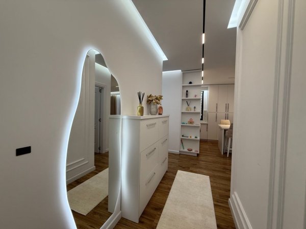 Tirane, jepet me qera apartament 2+1 , 103 m² 1.000 € (Bulevardi i Ri)