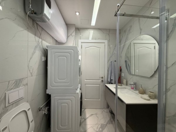 Tirane, jepet me qera apartament 2+1 , 103 m² 1.000 € (Bulevardi i Ri)