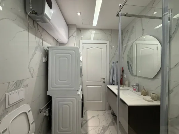 Tirane, jepet me qera apartament 2+1 , 103 m² 1.000 € (Bulevardi i Ri)