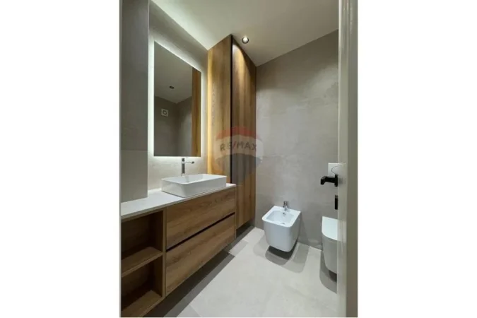 Tirane, jepet me qera 1+1 Kati 2, 1.000 € (Mine Peza)