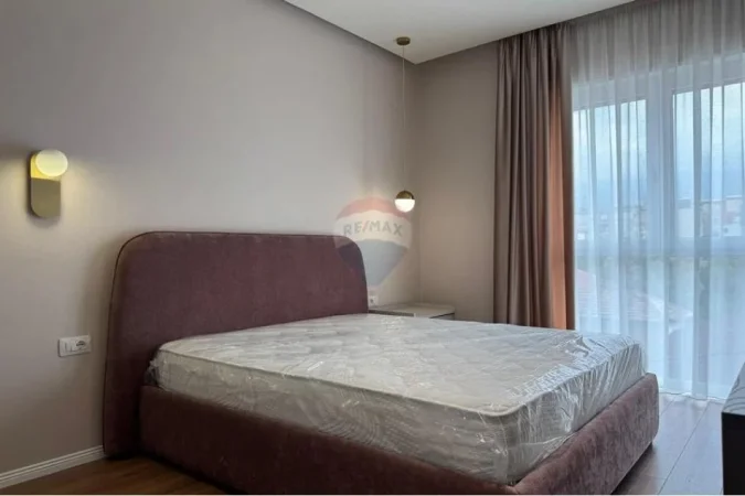 Tirane, jepet me qera 1+1 Kati 2, 1.000 € (Mine Peza)