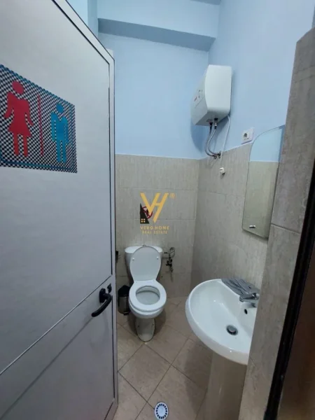 Tirane, jepet me qera dyqan Kati 0, 60 m² 400 € (RRUGA E ELBASANIT)