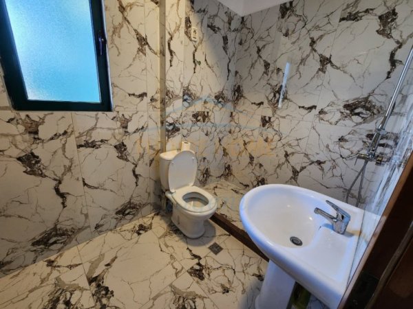 Tirane, jepet me qera Vile Kati 4, 239 m² 600 € 