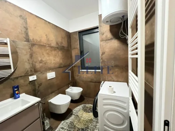 Tirane, jepet me qera apartament 2+1+Ballkon Kati 5, 110 m² 700 € (Rruga Don Bosko)