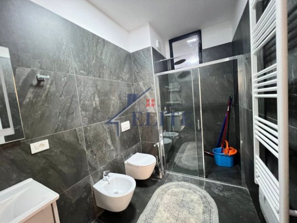 Tirane, jepet me qera apartament 2+1+Ballkon Kati 5, 110 m² 700 € (Rruga Don Bosko)