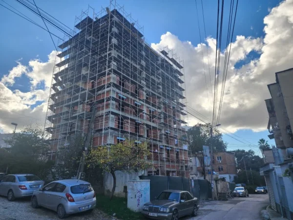 Tirane, Liste me oferta dyqan Kati 0, 48 m² 