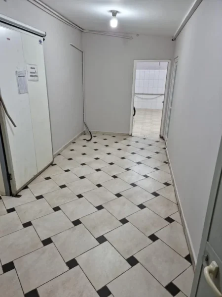 Tirane, shitet ambjent biznesi Kati 0, 285 m² 345.000 € (Rruga Ilia Dilo Sheperi , Selite)