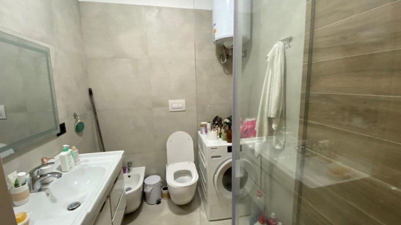 Tirane, shitet apartament 1+1 , 80 m² 227.000 € 