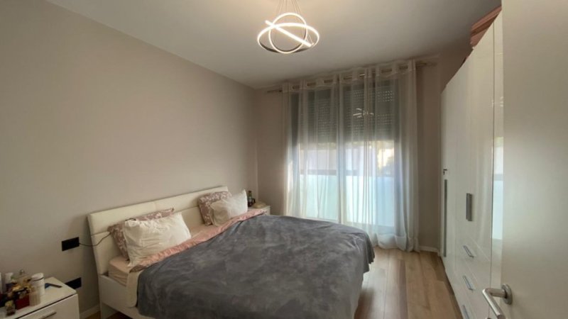 Tirane, shitet apartament 1+1 , 80 m² 227.000 € 