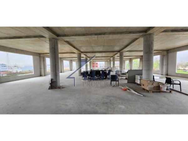 Tirane, jepet me qera magazine Kati 0, 1.300 m² 7.600 € (Mezez, prane Top Channel)