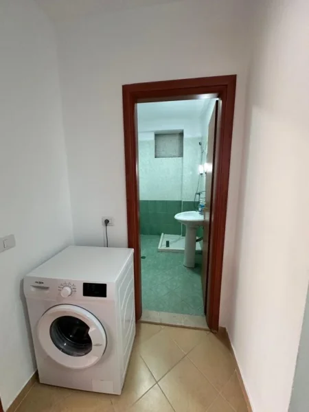 Tirane, jepet me qera apartament 2+1 Kati 5, 451 € (Bulevardi Migjeni)