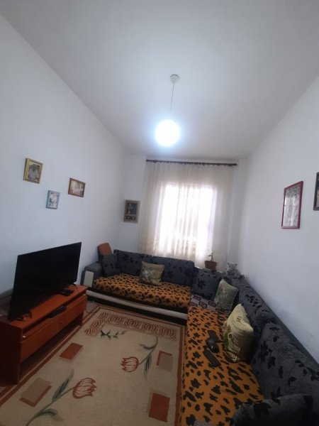 Tirane, shitet apartament 4+1 Kati 1, 130.000 € 