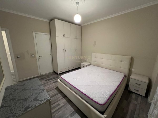 Tirane, jepet me qera apartament 2+1+Ballkon Kati 2, 85 m² 550 € (Tregu Elektrik)
