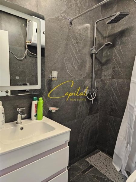 Tirane, jepet me qera apartament 1+1 Kati 1, 55 m² 700 € (RRUGA FORTUZI)